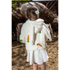 Белый вязаный детский кардиган с морковками