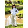 Белая блузка-бомбер из кружевного шитья на девочку
