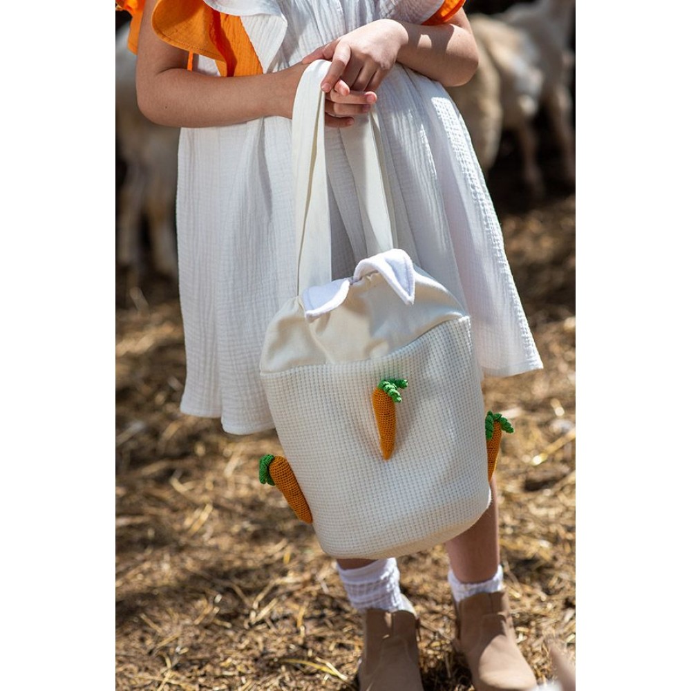 Детская вязаная сумка с морковками