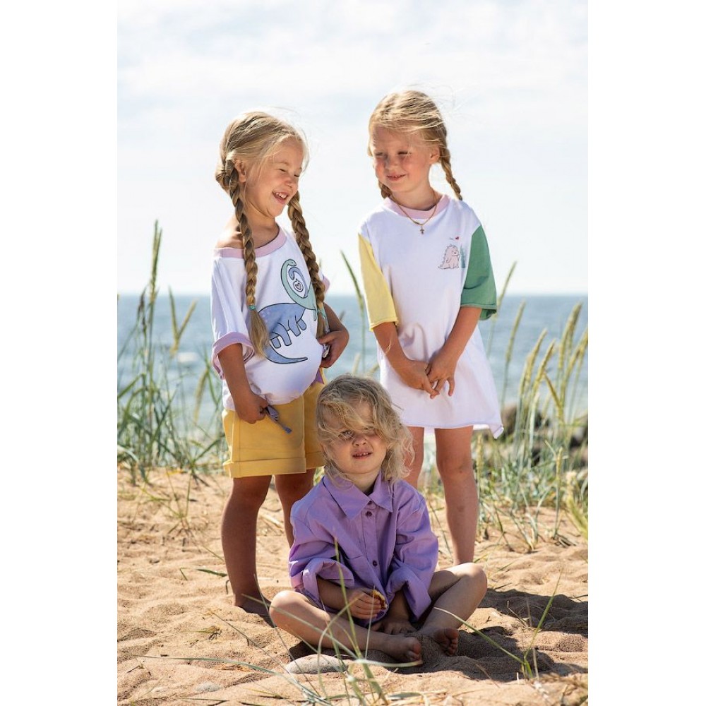 Белая детская футболка для девочки с принтом Влюбленные динозавры